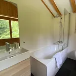 Sunny Apt, Fabulous View & Balcony, Sleeps 8