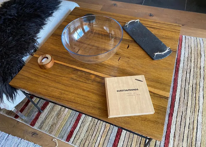 Sunny Apt, Fabulous View & Balcony, Sleeps 8