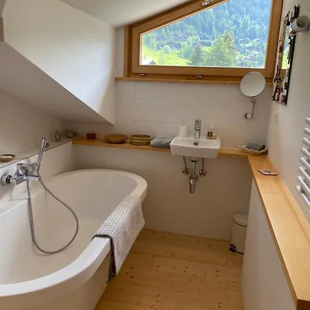 Appartamento Sunny Apt, Fabulous View & Balcony, Sleeps 8 *