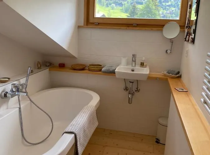 Daire Sunny Apt, Fabulous View & Balcony, Sleeps 8 *